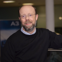 Portraitbild von Heinz Oebel